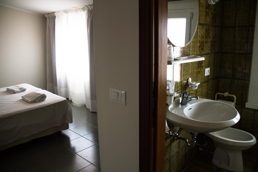 Hotel Arianna Ιζέο Δωμάτιο φωτογραφία