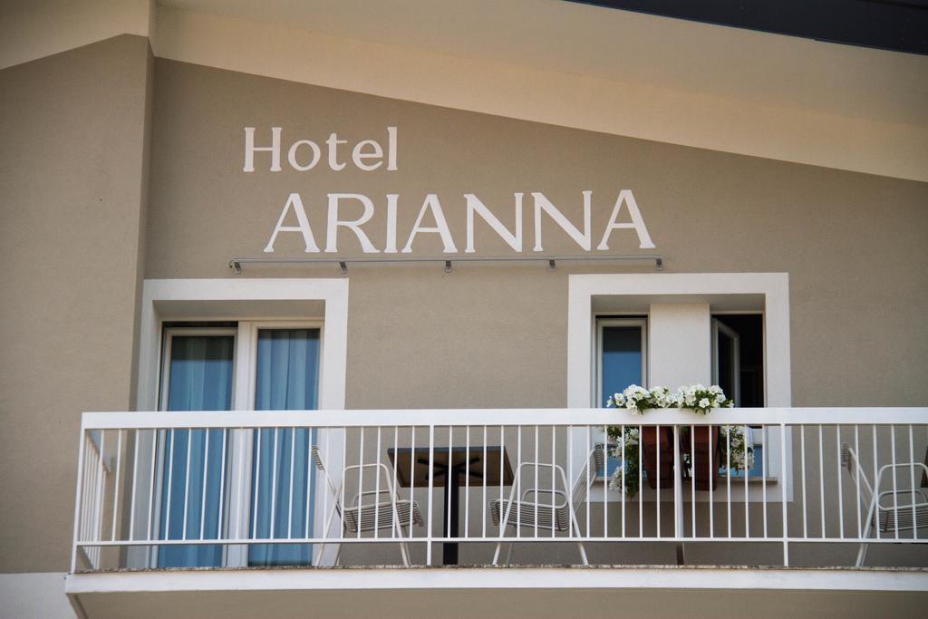 Hotel Arianna Ιζέο Εξωτερικό φωτογραφία